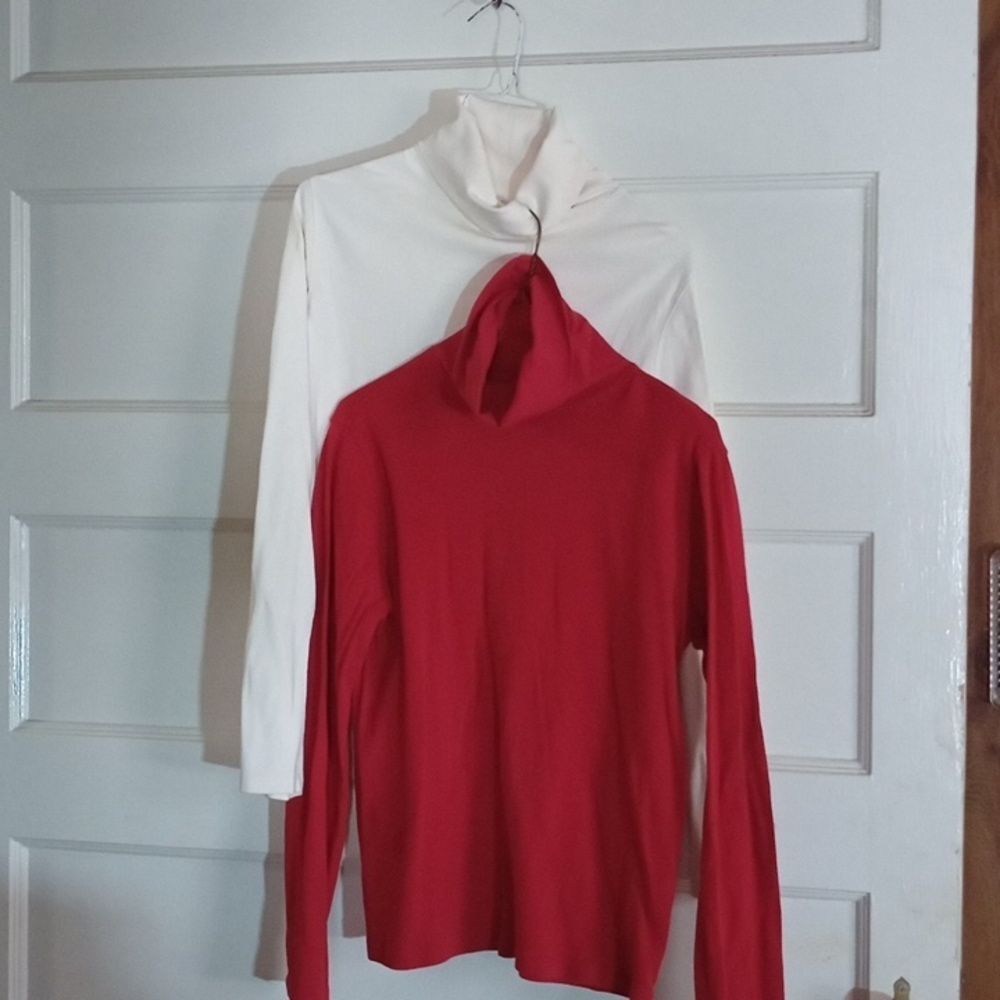 Made for Life women's turtleneck medium, lot of 2- red/cream (Rox235)